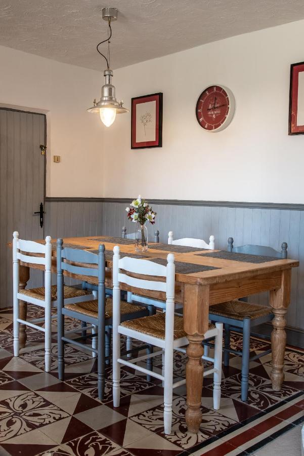 Lavender House - Traditional Stone House Oozing Charm And Character Cersay Extérieur photo