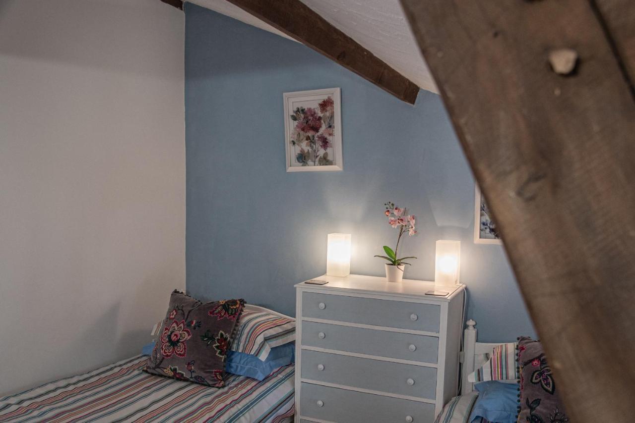 Lavender House - Traditional Stone House Oozing Charm And Character Cersay Extérieur photo